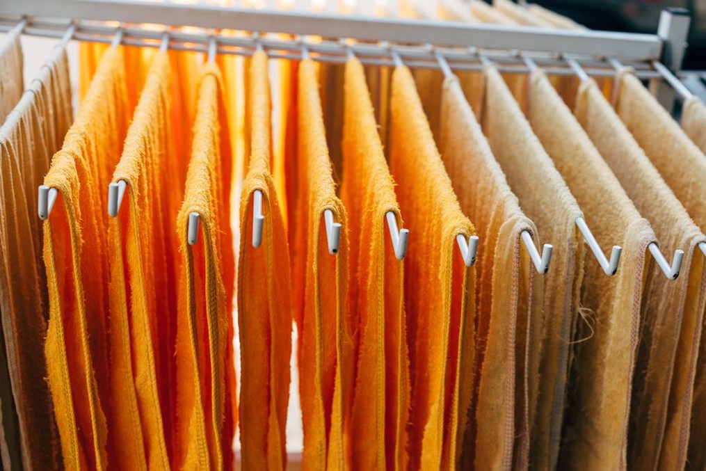 Un pull en maille sèche à plat