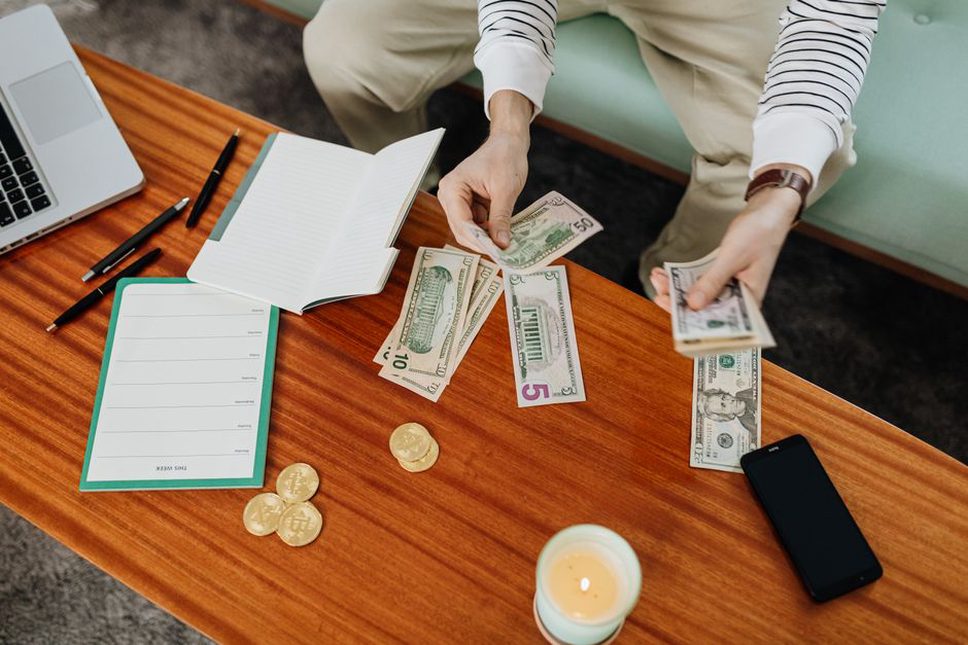 Les dates de paiement notées sur un calendrier