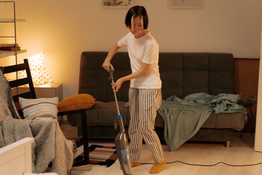 Aspirateur passé sur le plancher côté conducteur