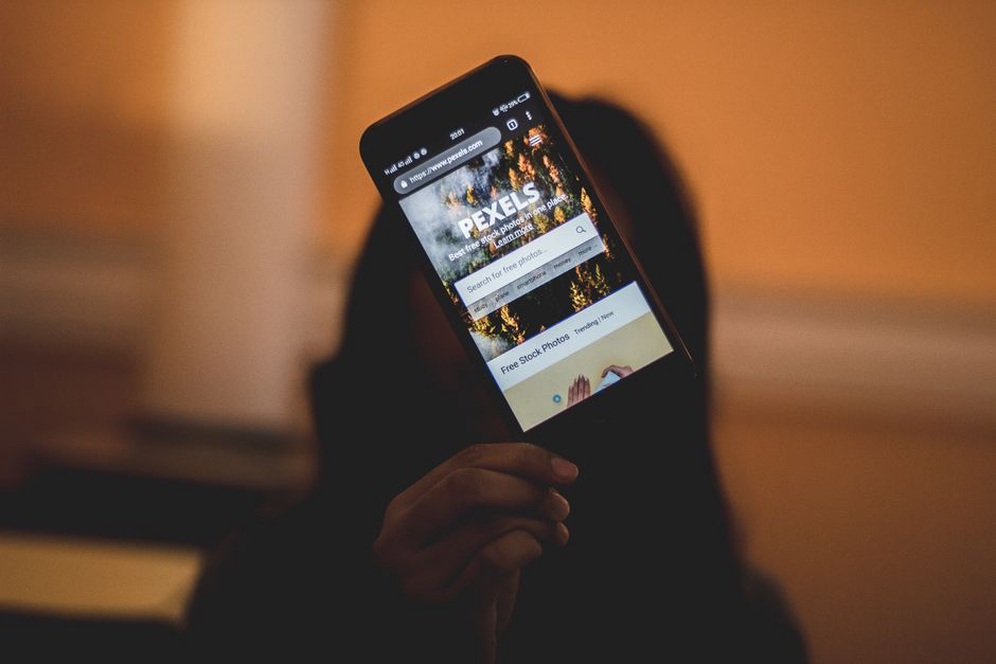 Consultation d’une fiche de refuge sur téléphone